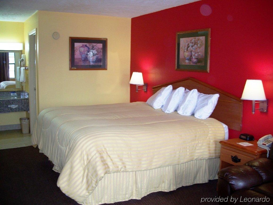 Rodeway Inn Кантон Екстериор снимка