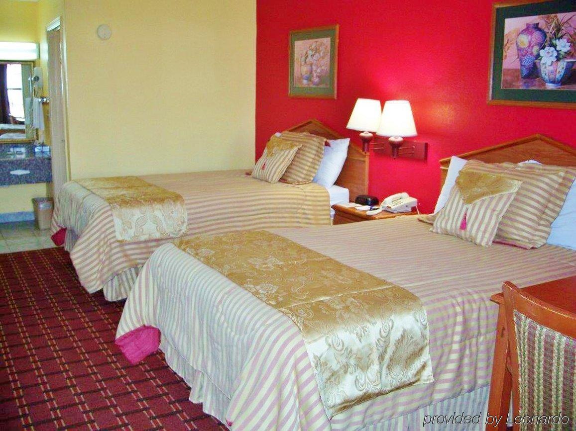 Rodeway Inn Кантон Екстериор снимка