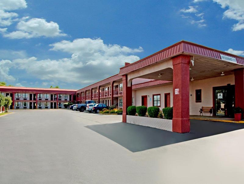Rodeway Inn Кантон Екстериор снимка