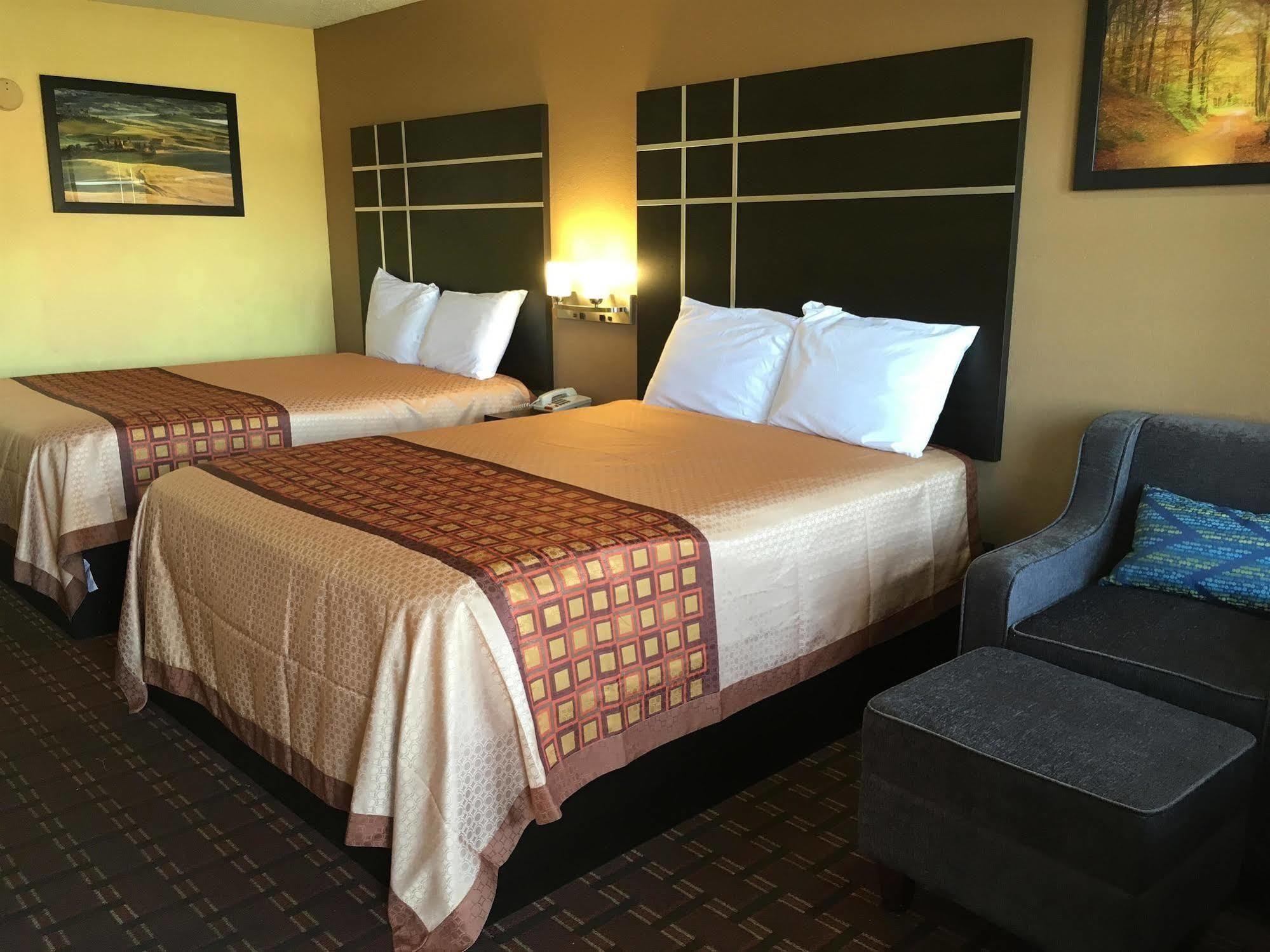 Rodeway Inn Кантон Екстериор снимка